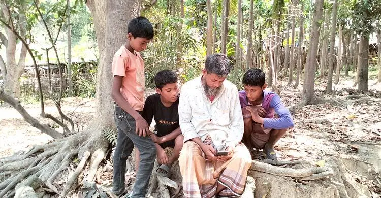 মালয়েশিয়া যাওয়ার পথে সাগরে ট্রলার ডুবে নিখোঁজ ২৬৪