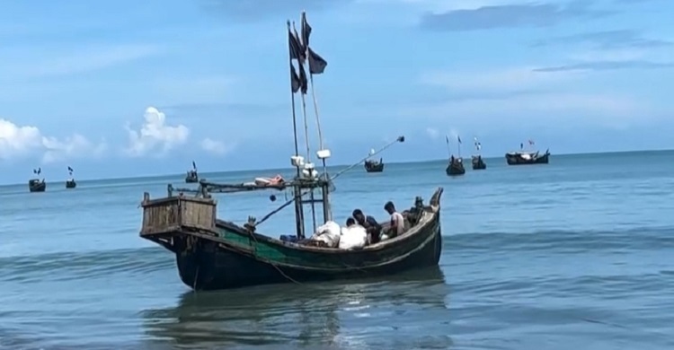 সাগর থেকে ৩০ জেলেকে ধরে নিয়ে গেছে আরাকান আর্মি