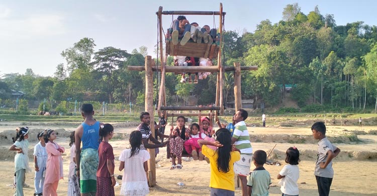 ঈদের আনন্দেও জন্মভূমির শূন্যতা রোহিঙ্গাদের মনে