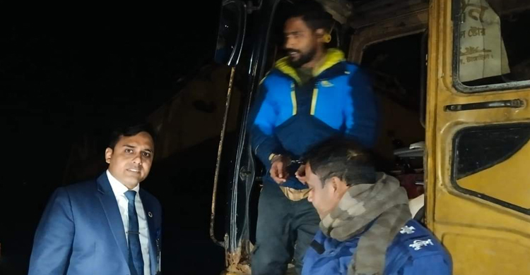 নদীর পাড় কাটায় দুই মাটি ব্যবসায়ীকে ৪ লাখ টাকা জরিমানা