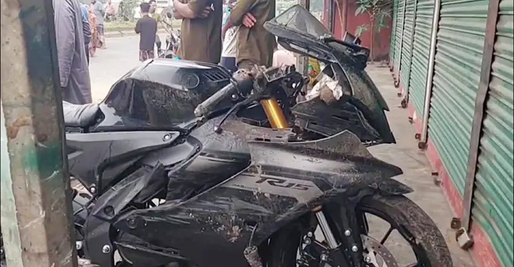 ঠাকুরগাঁওয়ে মোটরসাইকেলের নিয়ন্ত্রণ হারিয়ে প্রাণ গেল দুই বন্ধুর