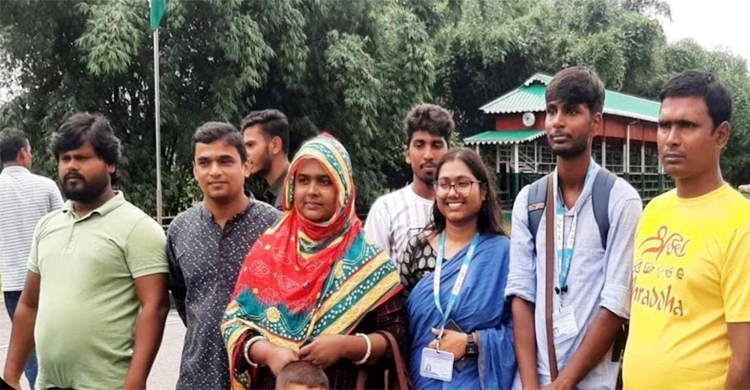 হারানোর ২১ বছর পর ভারত থেকে মায়ের কোলে ফিরলেন ছেলে