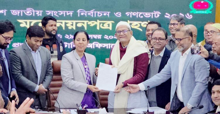 মনোনয়নপত্র জমা দিয়ে তারেক রহমানের প্রতি কৃতজ্ঞতা জানালেন ফখরুল