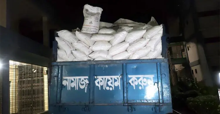 ঠাকুরগাঁওয়ে ট্রাকভর্তি ডিএপি সার জব্দ