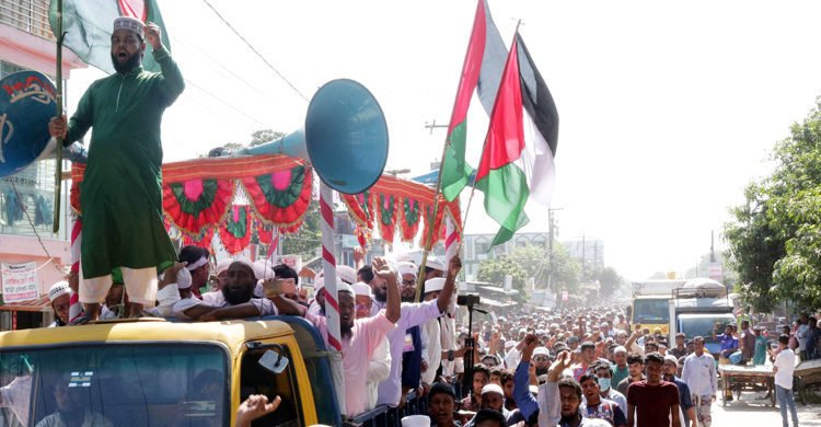 ফিলিস্তিনে হামলার প্রতিবাদে বিক্ষোভ মিছিলে মানুষের ঢল