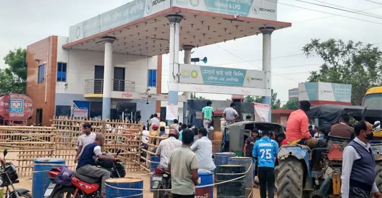ঠাকুরগাঁওয়ের দুই ফিলিং স্টেশনকে লাখ টাকা জরিমানা