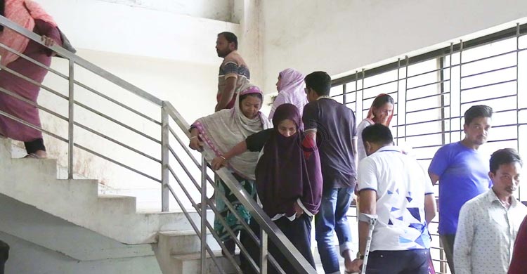 ঠাকুরগাঁও হাসপাতাল যেনো নিজেই ‘রোগী’