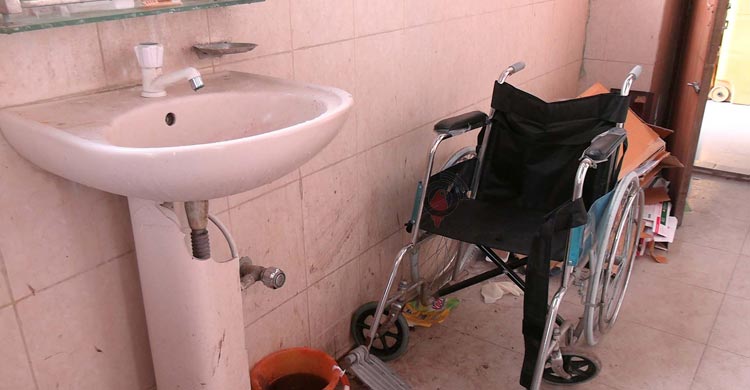 ঠাকুরগাঁও হাসপাতাল যেনো নিজেই ‘রোগী’