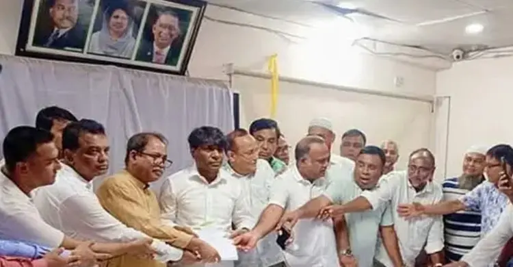 ঠাকুরগাঁও-১: বিএনপির মনোনয়ন ফরম জমা দিলেন মির্জা ফখরুলের ভাইসহ ৩ জন