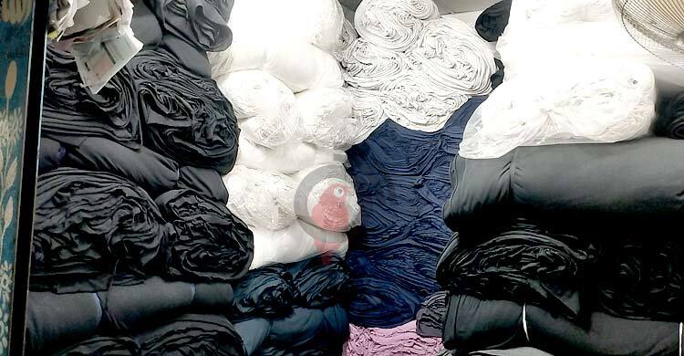 বেচাকেনা নেই, ব্যবসায়ীদের সময় কাটে গল্প-গুজবে