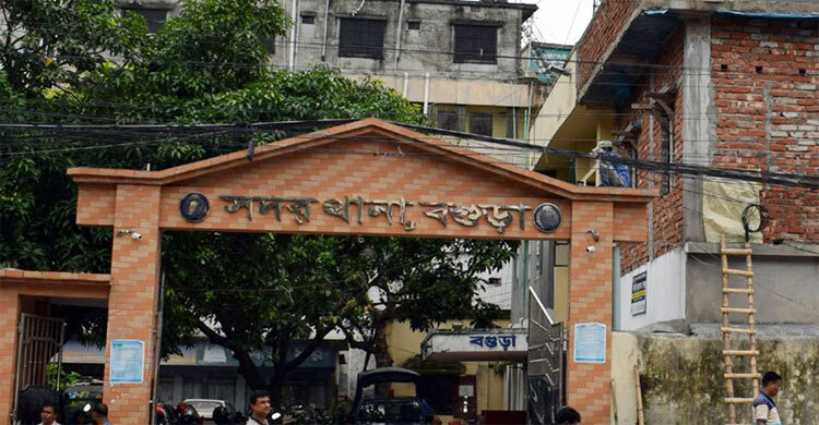 দ্বিতীয় বিয়ে করায় হাত-পা বেঁধে স্বামীর গোপনাঙ্গ কেটে দিলেন স্ত্রী