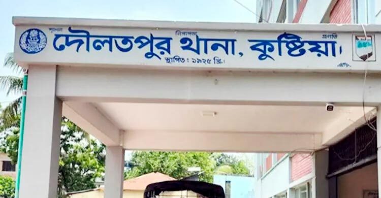 ডাকাতির সময় শিশুর গলায় অস্ত্র ঠেকিয়ে গৃহবধূকে সংঘবদ্ধ ধর্ষণ