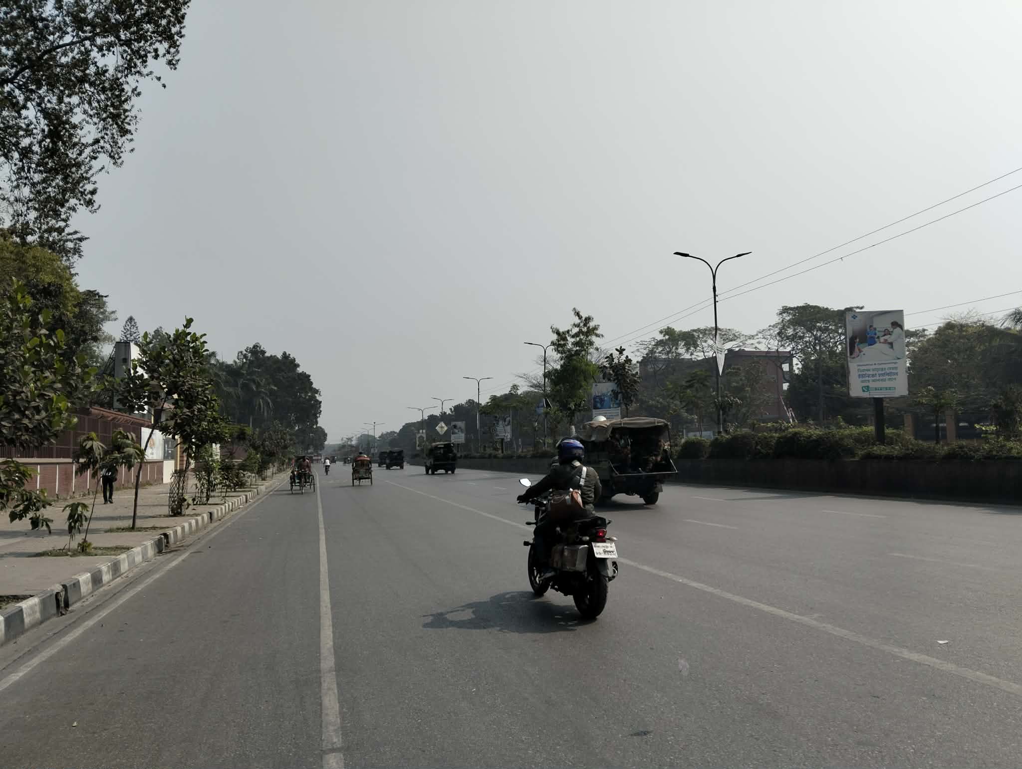 নগরজুড়ে সুনসান, চলছে ফাঁকা যানবাহন