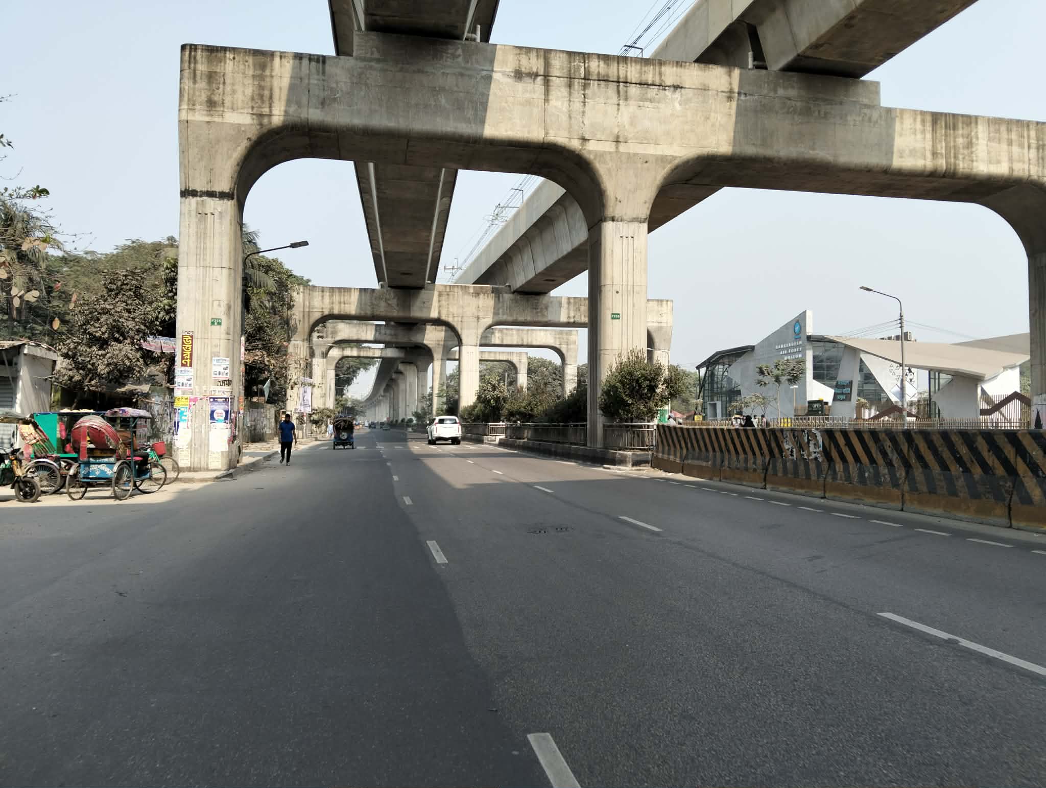 নগরজুড়ে সুনসান, চলছে ফাঁকা যানবাহন