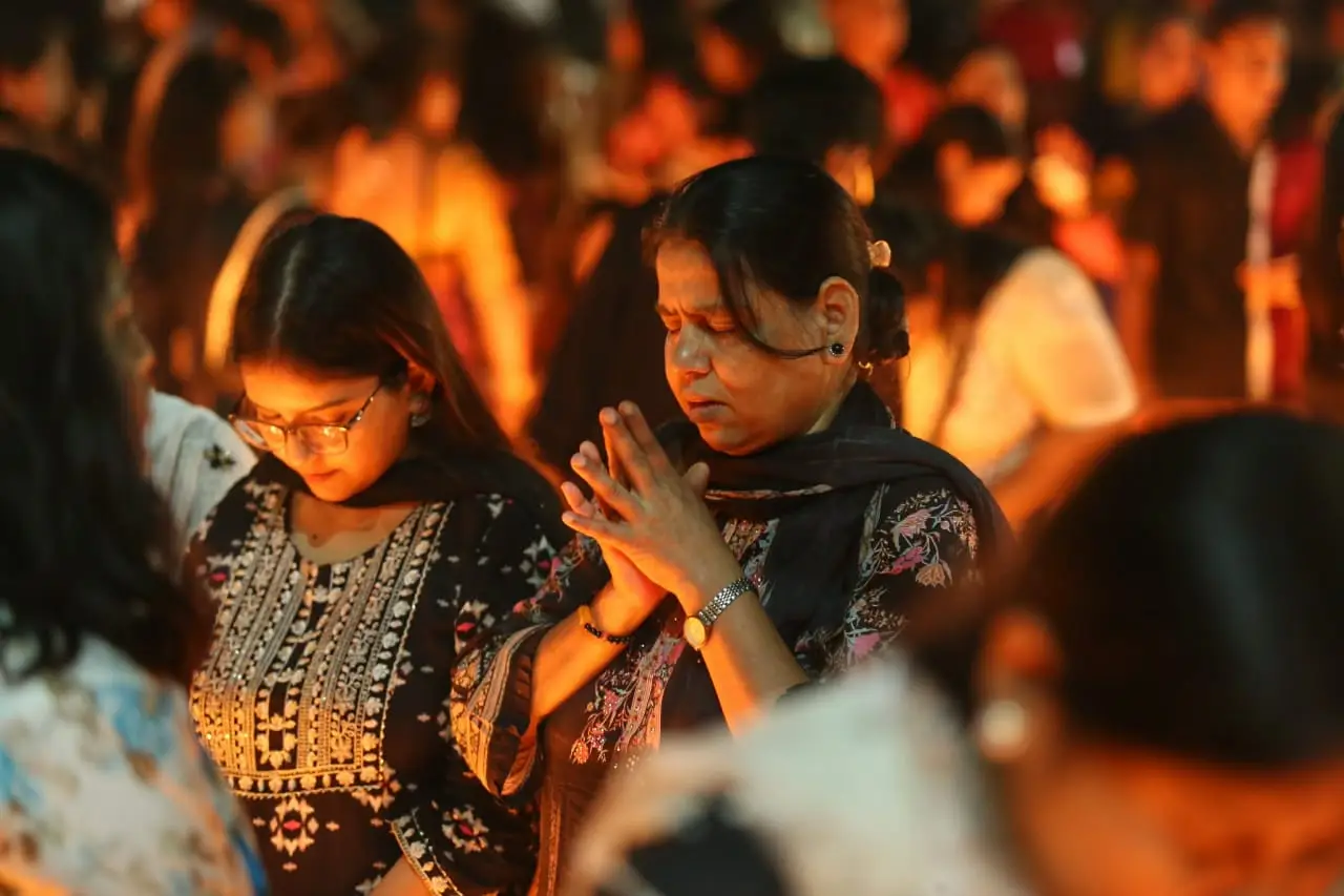 প্রার্থনার আলোয় স্মৃতির দীপ