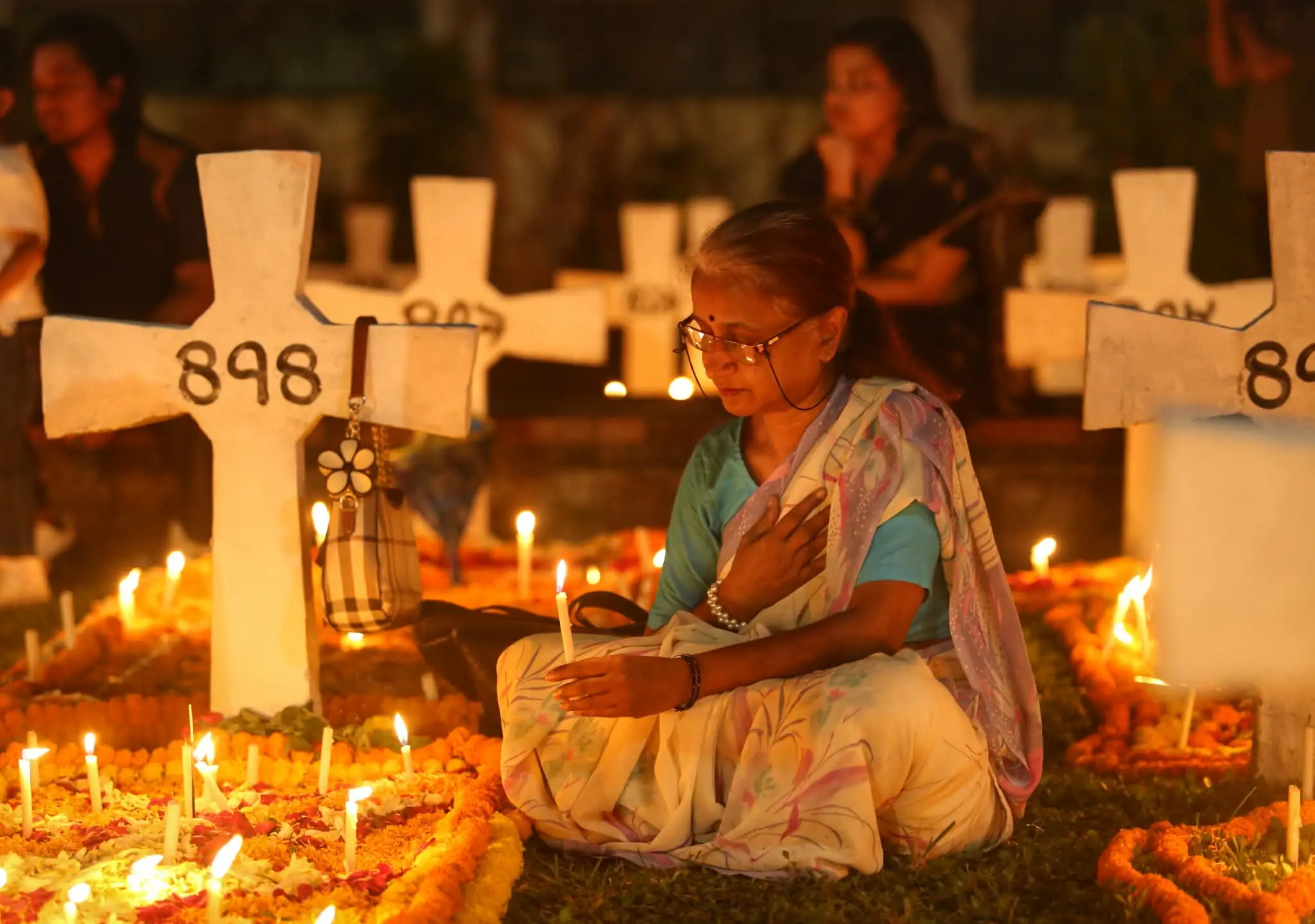 প্রার্থনার আলোয় স্মৃতির দীপ