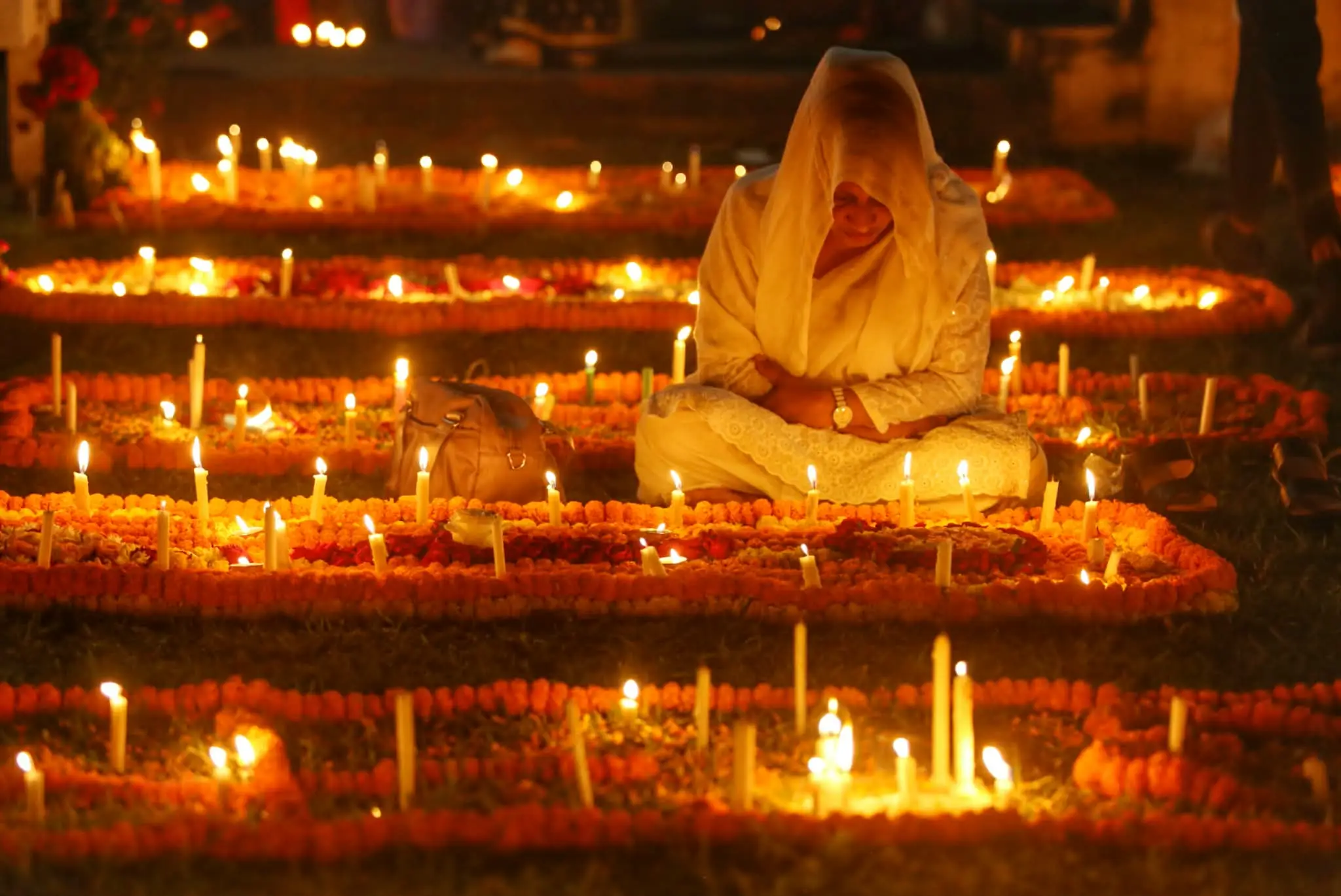 প্রার্থনার আলোয় স্মৃতির দীপ
