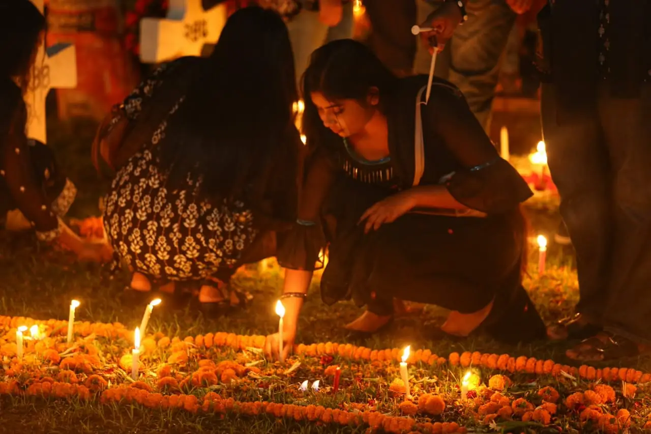 প্রার্থনার আলোয় স্মৃতির দীপ