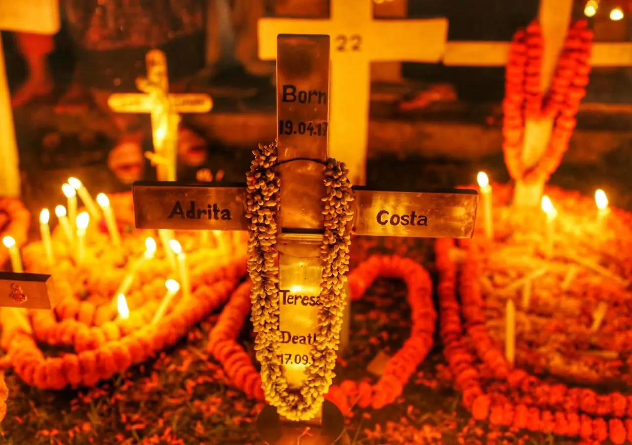 প্রার্থনার আলোয় স্মৃতির দীপ