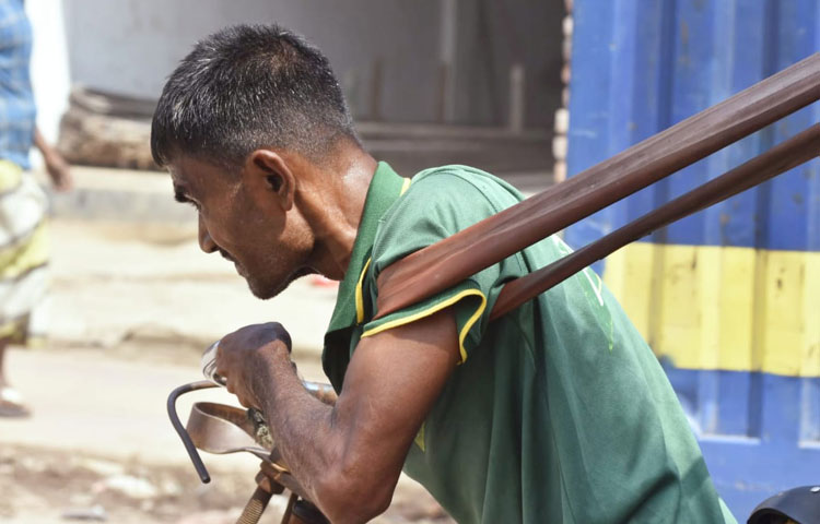 উন্নয়নের ধুলায় ঢাকা নগরজীবন, ছবিতে বিস্তারিত