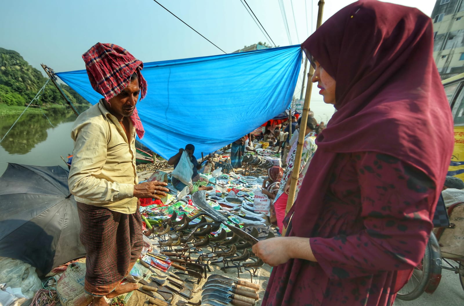 যে হাটে সংসারের গল্প বিক্রি হয় রঙিন পসরা সাজিয়ে