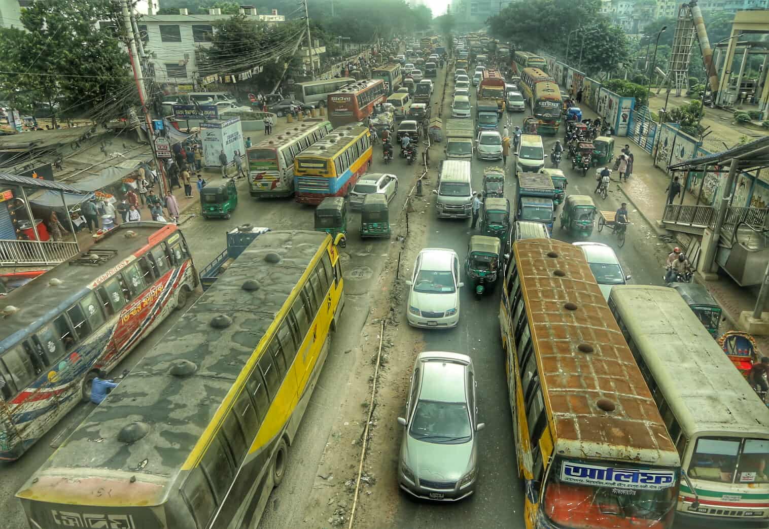 ছবিতে সপ্তাহের শেষ দিনের ক্লান্ত রাজধানী