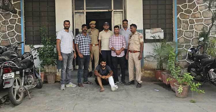 স্ত্রীর বিলাসী চাহিদা মেটাতে চাকরি ছেড়ে চুরি বিবিএ পাস যুবকের