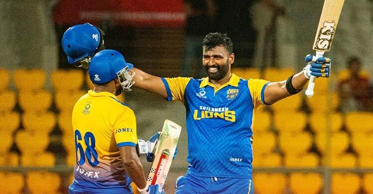 ফের ওভারে ৬ ছক্কা, রেকর্ডবইয়ে থিসারা পেরেরা