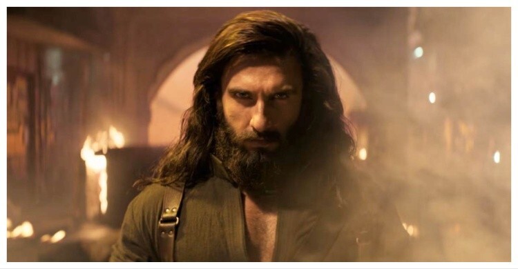 যেসব দেশে নিষিদ্ধ ‘ধুরন্ধর’, তবু বক্স অফিসে ৩০০ কোটির ঝড়