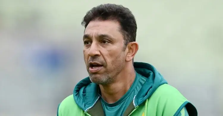 আজহার মাহমুদকে অব্যাহতি, টেস্টে চার বছরে পাকিস্তানের ৭ হেড কোচ বদল