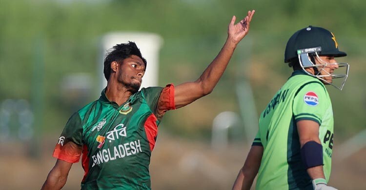 সেমিফাইনালে বিদায় বর্তমান চ্যাম্পিয়নদের, ফাইনালে ভারত-পাকিস্তান