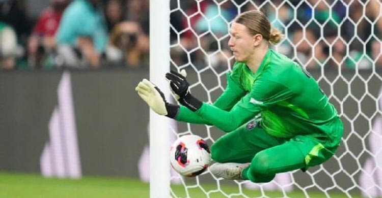 চার পেনাল্টি ঠেকিয়ে হাত ভাঙলেন সাফনভ