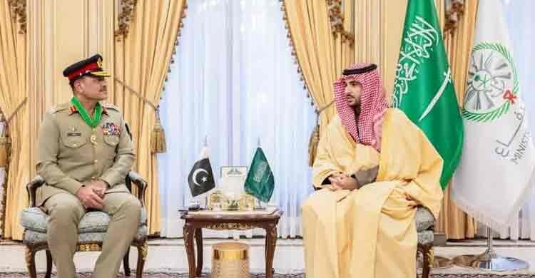 পাকিস্তানি সেনাপ্রধানকে সর্বোচ্চ রাষ্ট্রীয় পদক দিলো সৌদি আরব