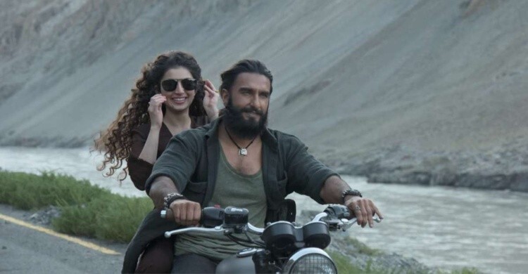 বিশ্বজুড়ে আয়ে ‘কান্তারা’কেও অতিক্রম করেছে ‘ধুরন্ধর’