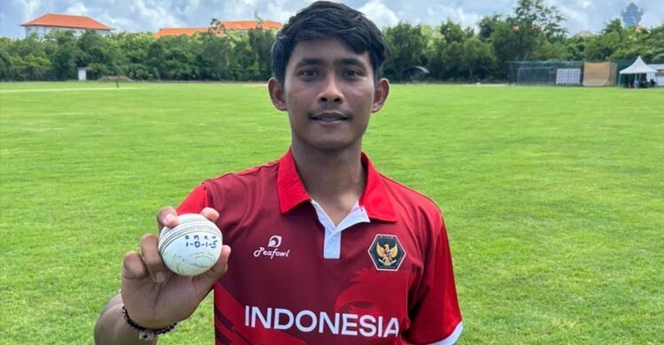 ৬ বলে ৫ উইকেট নিয়ে ইতিহাস ইন্দোনেশিয়ার বোলারের