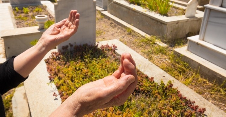 কবর জিয়ারতের নিয়ম ও দোয়া