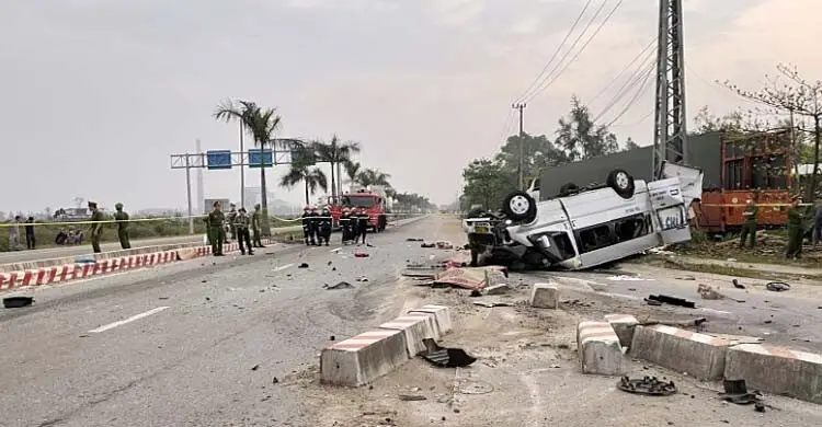 ভিয়েতনামের পাহাড়ি রাস্তায় বাস দুর্ঘটনা, নিহত ৭