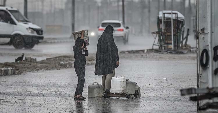 প্রাকৃতিক দুর্যোগে বিপর্যস্ত গাজার জনজীবন, ভবন ধসে নারীর মৃত্যু