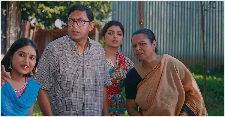 উত্তরবঙ্গের গ্রামে এক পরিবারের কান্নায় অন্য পরিবারে উৎসব