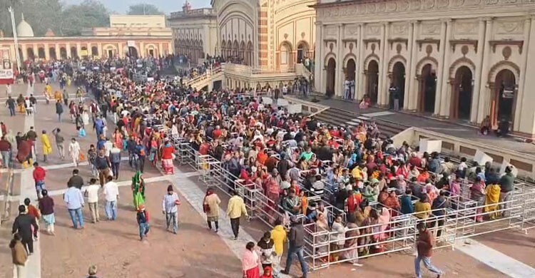 নতুন বছর উদযাপনে মেতেছে পশ্চিমবঙ্গবাসী