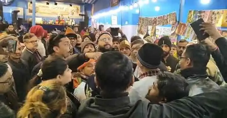 পশ্চিমবঙ্গের মেলায় বাংলাদেশি বই বিক্রিতে হিন্দু সংগঠনের বাধা-বিক্ষোভ