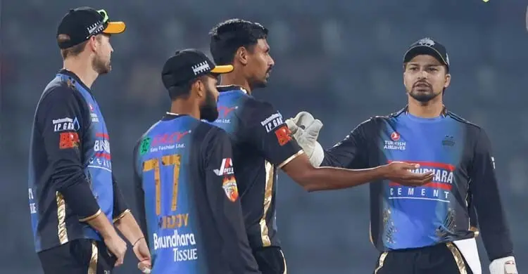 মৃত্যুঞ্জয়ের হ্যাটট্রিকে ১৪৮ রানে অলআউট নোয়াখালী