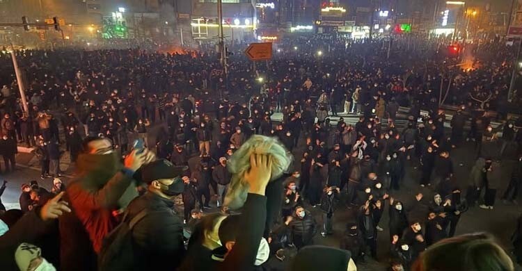 ইরানে ফ্লাইট বাতিল করছে একাধিক এয়ারলাইনস