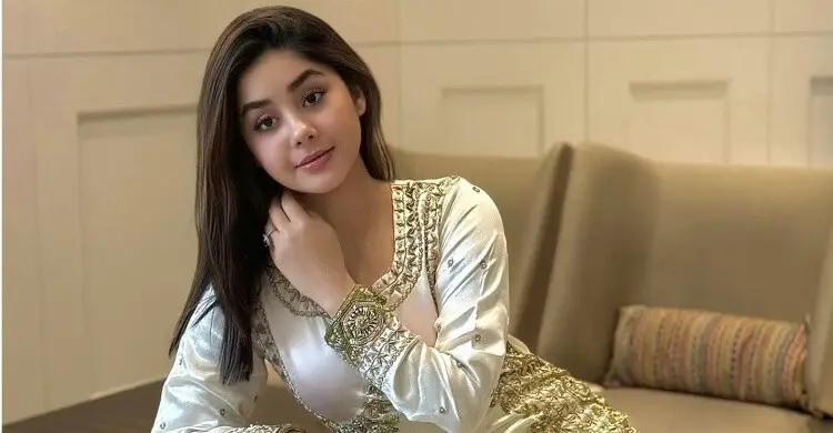 রোজার ইনস্টাগ্রামে কার ছবি দেখা যাচ্ছে