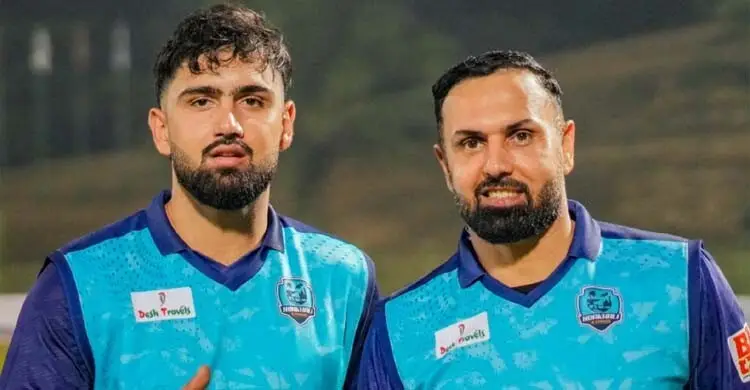 এবার আন্তর্জাতিক ক্রিকেটে চোখ বাবা-ছেলের