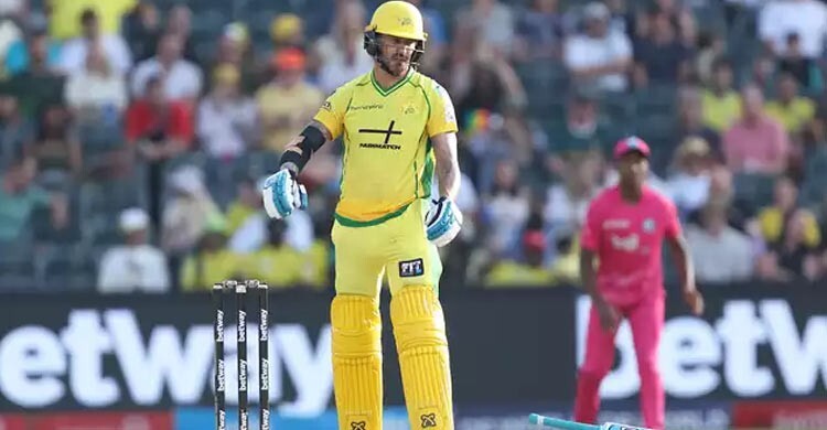 চোটে ছিটকে গেলেন ফাফ ডু প্লেসি