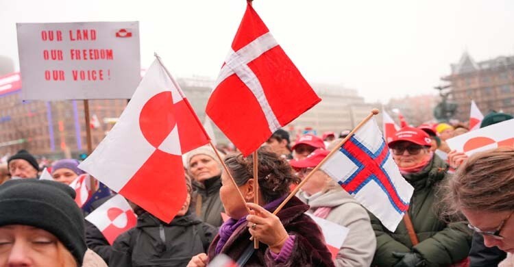 ট্রাম্পের মন্তব্যের প্রতিবাদে বিক্ষোভে উত্তাল ডেনমার্ক