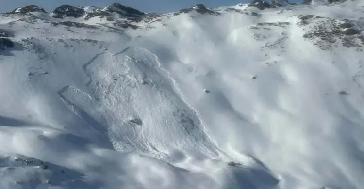 অস্ট্রিয়ার আল্পস পর্বতমালায় তুষারধসে নিহত ৫