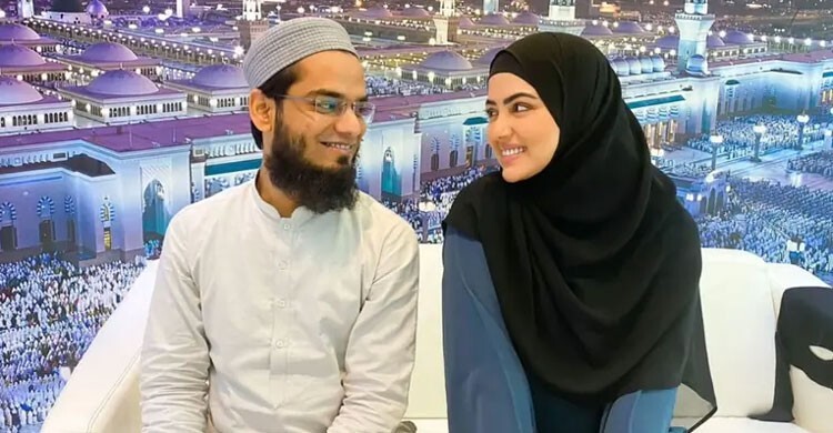 স্বামী কি মগজধোলাই করেছিলেন ইসলামের পথে আসা অভিনেত্রী সানা খানের?