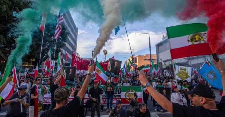 ইরানে বিক্ষোভকারীদের সমর্থনে যুক্তরাষ্ট্রে হাজারো মানুষের মিছিল